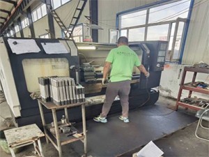 Máquina de parafusos CNC